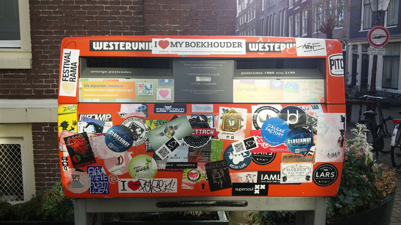 9. www.admin.nl - I love my boekhouder - sticker - Postnl - brievenbus - postbus - onder de stickers - marketing - corporate identity - Haarlemmerstraat - Haarlemmerdijk .jpg